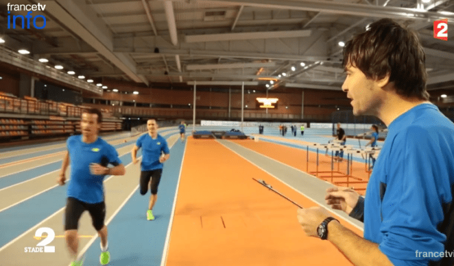 Pierre Sallet, responsable de l'expérience, supervise le test sur piste - image France 2