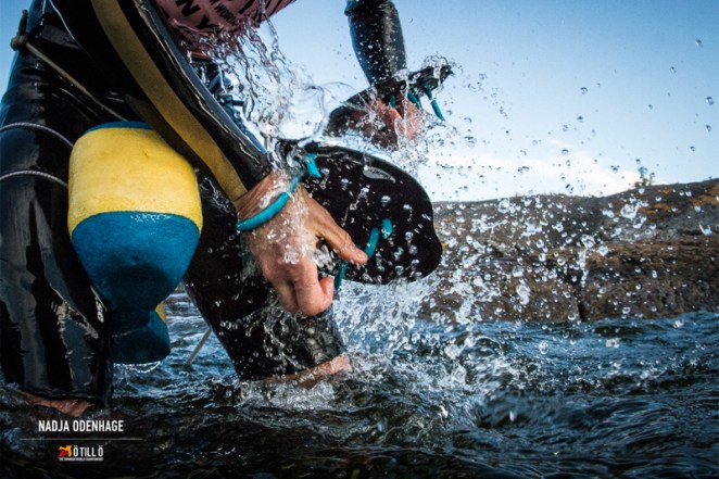 Pull-buoy et paddles - crédit photo : Nadja Odenhage