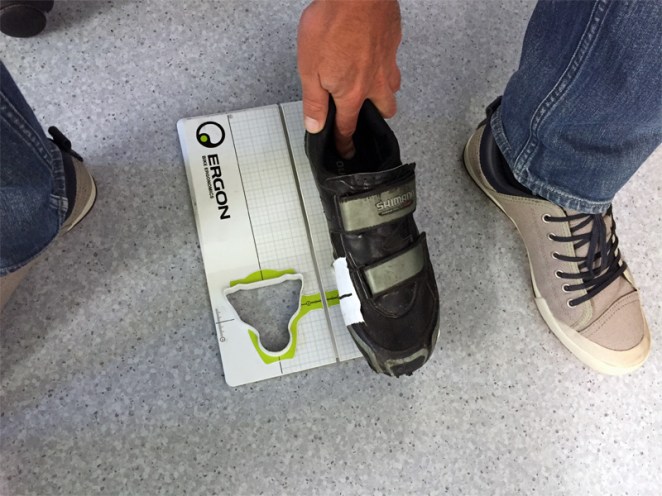 Le réglage des cales grâce à l'outil dédié