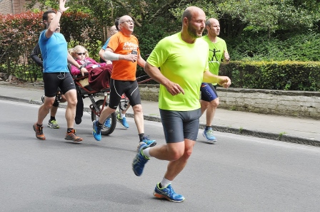 Une joëlette aux 10km d'Uccle